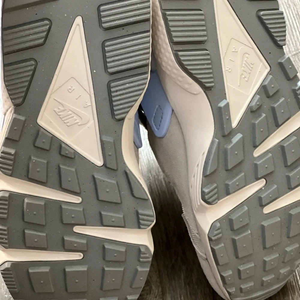 Nike White and Blue Athletic Shoes - Picture 5 of 9